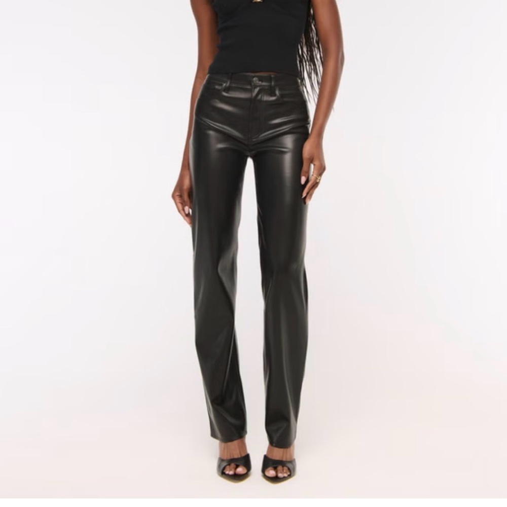 A&F The 90s Straight Ultra rise Vegan Leather Ultra High Rise Pant